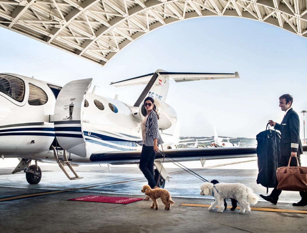 Vacances En Famille Et Entre Amis   Voyager à Bord D’un Jet Privé à Nice Côte D’Azur